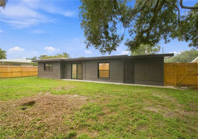 55th image of 2770 Wood St, Sarasota, FL 34237 | MLS# A4701338