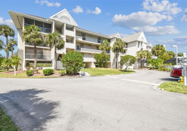 Photo 4 of Condo for sale at 5537 Sea Forest Dr #301, New Port Richey, FL 34652 | MLS# W7888055 | Listing updated on 2026-07-30