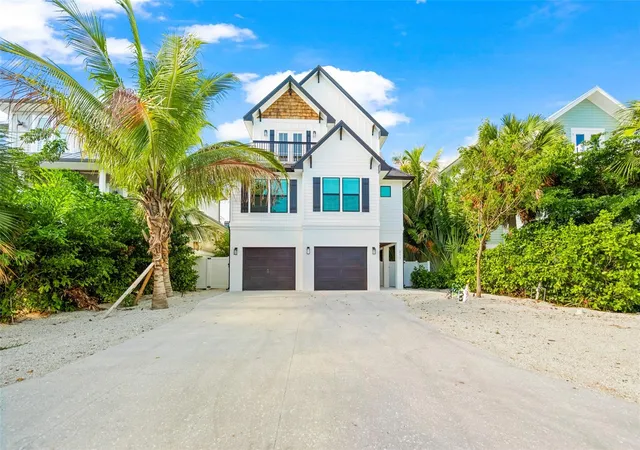 Photo 2 of Single family home for sale at 211 Grant Dr, Sarasota, FL 34236 | MLS# A4701350 | Listing updated on 2026-09-14