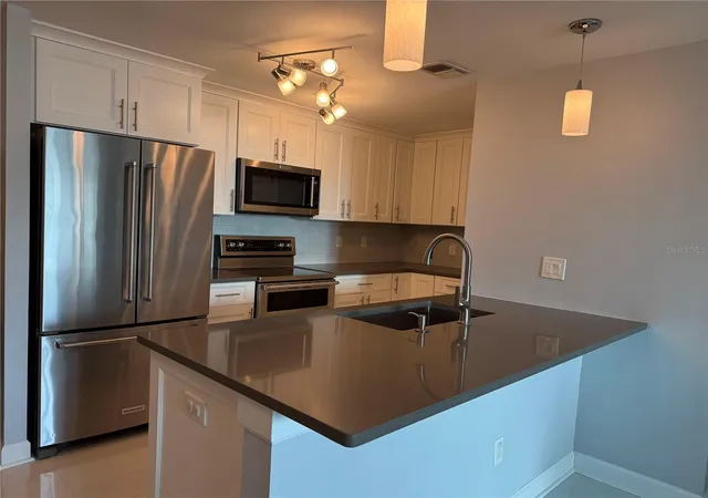 Photo 4 of Sale Pending at 345 Bayshore Blvd #1102, Tampa, FL 33606 | MLS# TB8533594 | Listing updated on 2026-10-04
