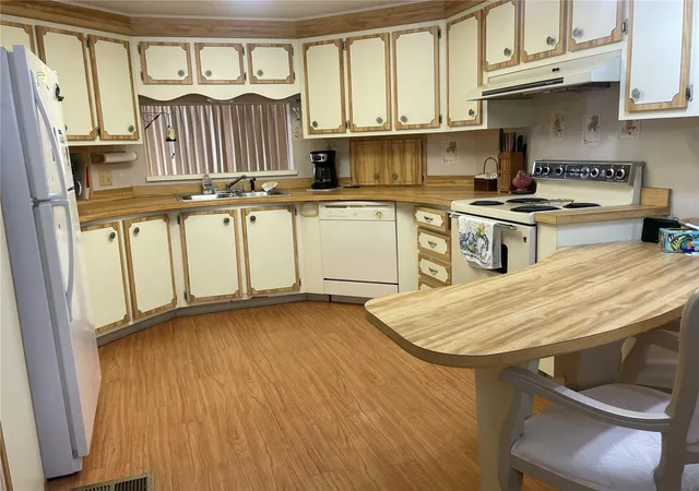 5th image of 5619 Bayshore Rd #161, Palmetto, FL 34221 | MLS# A4701354