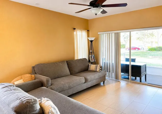 3rd image of 106 Weymouth Dr, Davenport, FL 33897 | MLS# S5154571