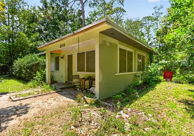 Photo 2 of Single family home for sale at 2102 Ne 8th Street, Gainesville, FL 32609 | MLS# GC542305 | Listing updated on 2026-08-24