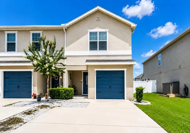 Photo 1 of Townhouse for sale at 2933 Fieldwood Cir, Saint Cloud, FL 34772 | MLS# S5154577 | Listing updated on 2026-08-12