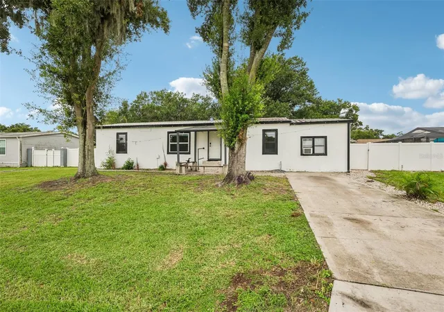 Photo 1 of Manufactured home for sale at 8620 Indian Ridge Trl, Lakeland, FL 33810 | MLS# TB8533661 | Listing updated on 2026-10-01