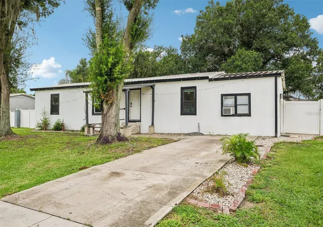 Photo 1 of Manufactured home for sale at 8620 Indian Ridge Trl, Lakeland, FL 33810 | MLS# TB8533661 | Listing updated on 2026-10-01