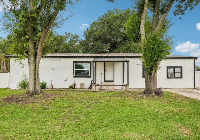 Photo 2 of Manufactured home for sale at 8620 Indian Ridge Trl, Lakeland, FL 33810 | MLS# TB8533661 | Listing updated on 2026-10-01