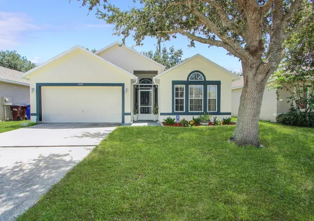 Photo 1 of Single family home for sale at 2927 Elbib Dr, Saint Cloud, FL 34772 | MLS# S5154580 | Listing updated on 2026-09-16