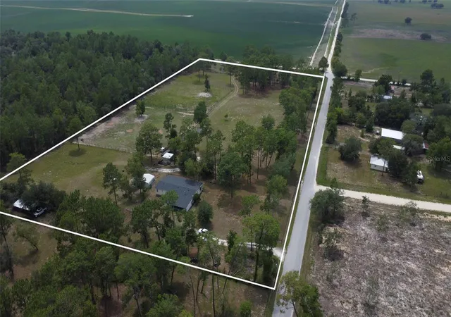 Photo 2 of Manufactured home for sale at 14050 Se 10th Street, Williston, FL 32696 | MLS# OM729378 | Listing updated on 2026-07-29