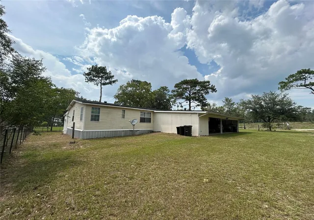 Photo 4 of Manufactured home for sale at 14050 SE 10th Street, Williston, FL 32696 | MLS# OM729378 | Listing updated on 2026-07-29
