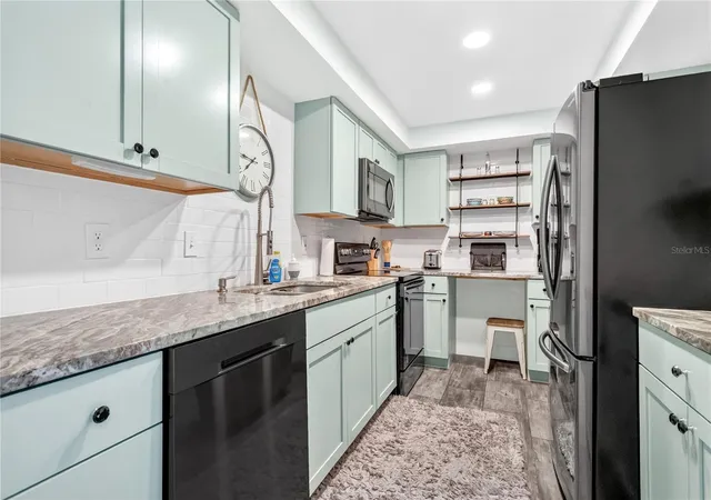 Photo 3 of Condo for sale at 255 Dolphin Point #407, Clearwater Beach, FL 33767 | MLS# S5154596 | Listing updated on 2026-08-23