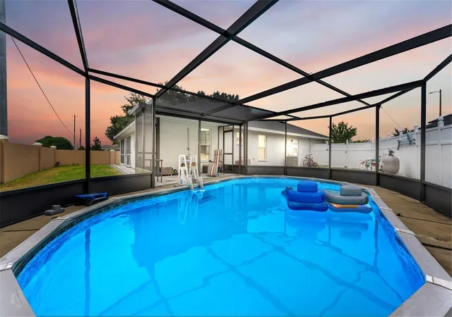 2nd image of 104 Bentley Oaks Blvd, Auburndale, FL 33823 | MLS# L4963882
