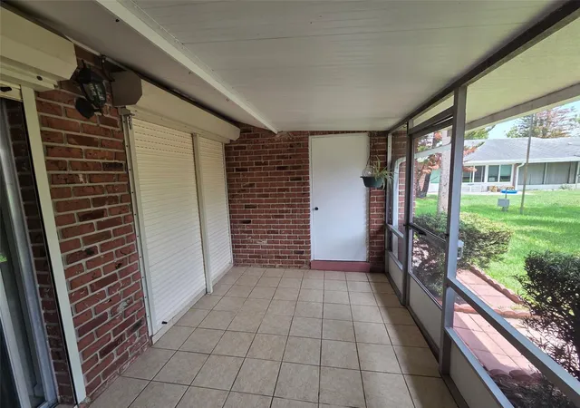 Photo 3 of Townhouse for sale at 5860 La Costa Dr, Orlando, FL 32807 | MLS# O6429026 | Listing updated on 2026-10-08
