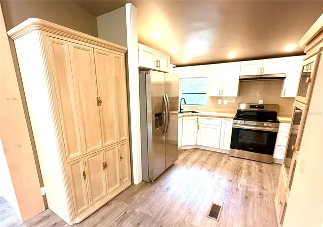 Photo 3 of Manufactured home for sale at 11091 Ne 107th Terrace, Archer, FL 32618 | MLS# GC542308 | Listing updated on 2026-09-07