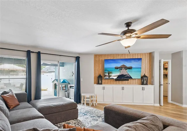 4th image of 13736 Phoenix Dr, Orlando, FL 32828 | MLS# O6429037