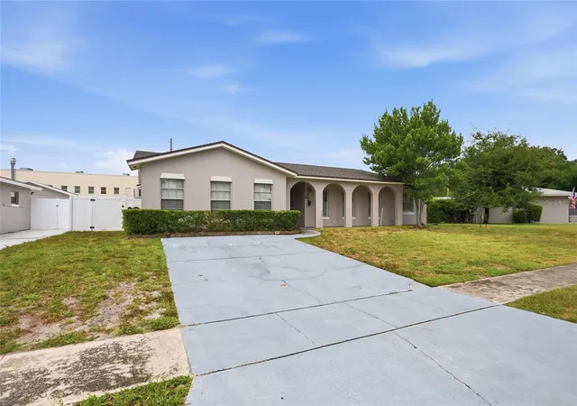 3rd image of 4 Carriage Hill Cir, Casselberry, FL 32707 | MLS# O6429040