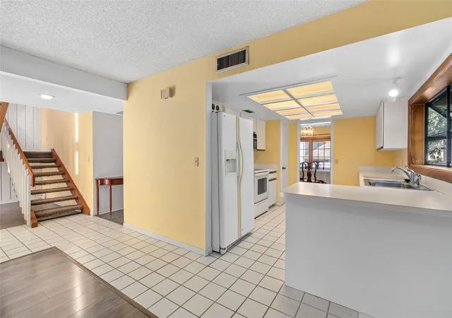 3rd image of 114 Hidden Oak Dr, Longwood, FL 32779 | MLS# O6429050