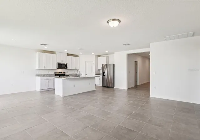 Photo 3 of Single family home for sale at 1368 Oak Valley Dr, Auburndale, FL 33823 | MLS# TB8533756 | Listing updated on 2026-10-10