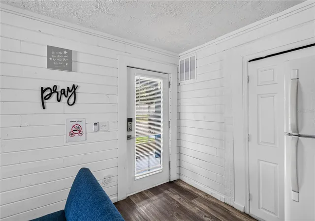 3rd image of 745 Hillview Dr, Altamonte Springs, FL 32714 | MLS# S5154607