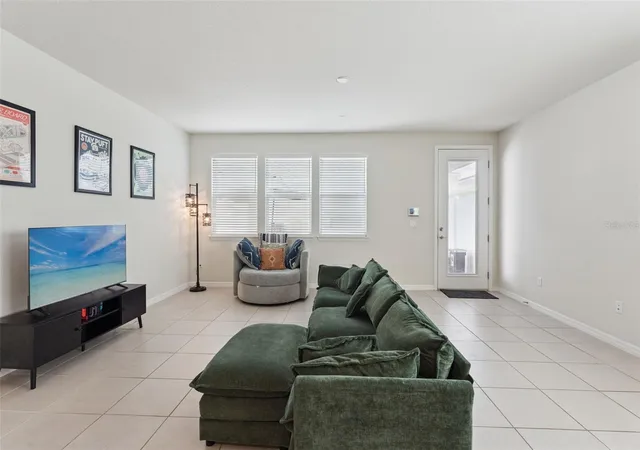 Photo 3 of Townhouse for sale at 6926 Reverie Park Ave, Orlando, FL 32829 | MLS# O6429057 | Listing updated on 2026-10-08