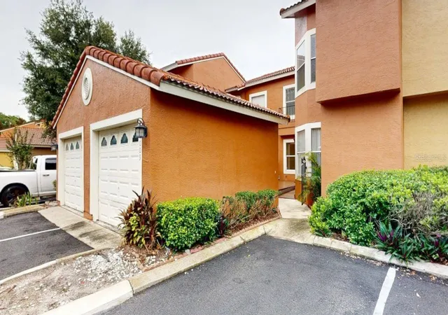 Photo 3 of Townhouse for sale at 1009 Casa Del Sol Cir, Altamonte Springs, FL 32714 | MLS# O6429058 | Listing updated on 2026-09-14