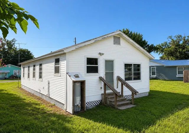 Photo 7 of Sale Pending at 710 Seminole St, Wauchula, FL 33873 | MLS# TB8533783 | Listing updated on 2026-09-01