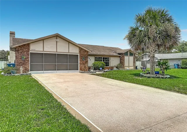 Photo 4 of Single family home for sale at 10433 Dunkirk Rd, Spring Hill, FL 34608 | MLS# W7888073 | Listing updated on 2026-09-06