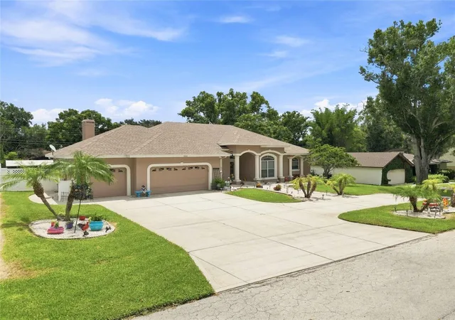 Photo 3 of Single family home for sale at 5008 Lakeview Blvd, Lakeland, FL 33813 | MLS# P4939444 | Listing updated on 2026-10-03