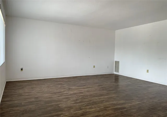 Listing Photo 3 - Condo for sale in building located at 8126 112Th St, SEMINOLE, FL 33772 - Unit #203