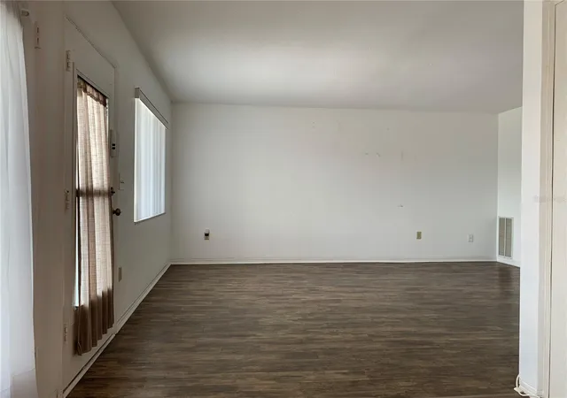 Listing Photo 4 - Condo for sale in building located at 8126 112Th St, SEMINOLE, FL 33772 - Unit #203