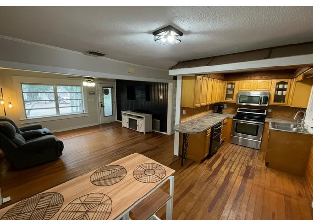 Photo 3 of Single family home for sale at 37318 Carter Ave, Dade City, FL 33523 | MLS# A4701418 | Listing updated on 2026-09-13