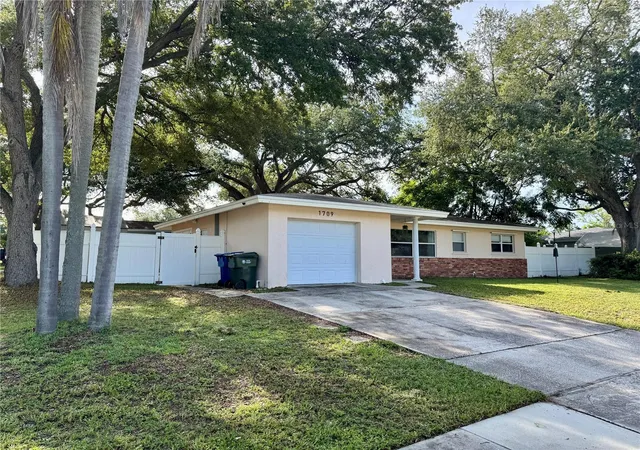 2nd image of 1709 Eaton Dr Ne, Clearwater, FL 33756 | MLS# TB8533800
