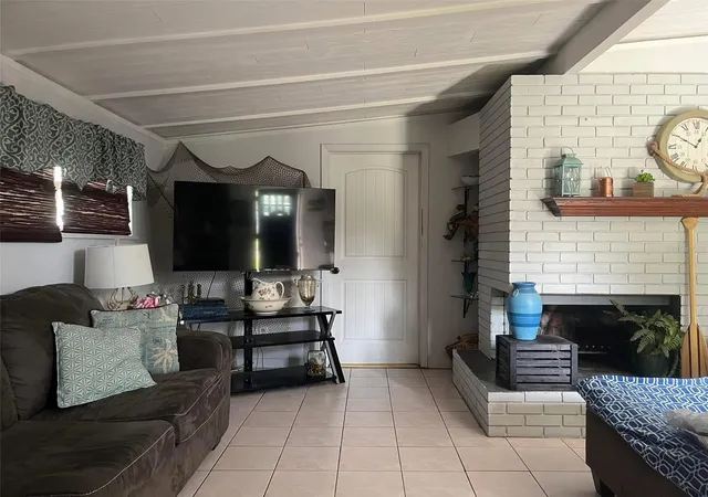 Photo 2 of Single family home for sale at 1529 W River Ln, Tampa, FL 33603 | MLS# TB8533809 | Listing updated on 2026-10-20