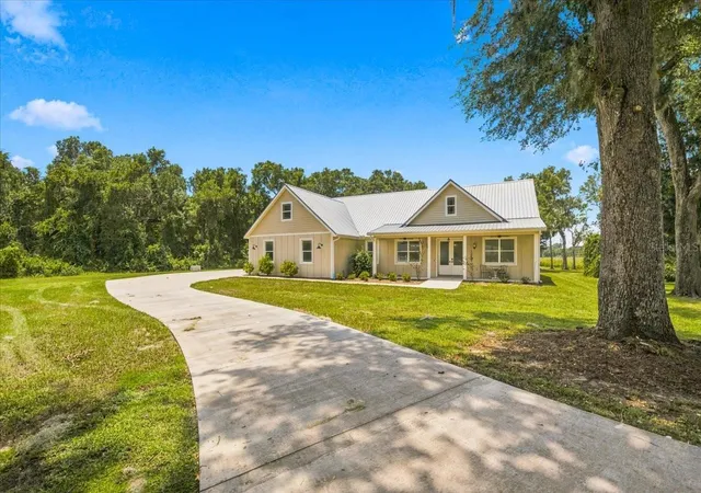 2nd image of 32 N Shadow Wood Dr, Inverness, FL 34450 | MLS# W7888079