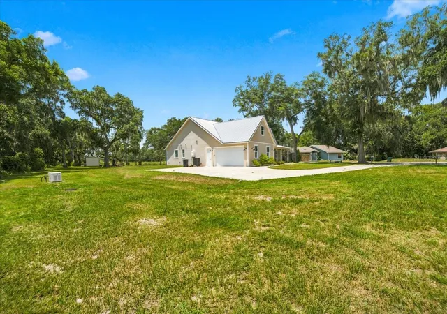 Photo 3 of Single family home for sale at 32 N Shadow Wood Dr, Inverness, FL 34450 | MLS# W7888079 | Listing updated on 2026-08-04