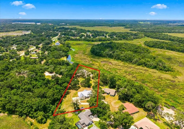 Photo 3 of Single family home for sale at 32 N Shadow Wood Dr, Inverness, FL 34450 | MLS# W7888079 | Listing updated on 2026-08-04