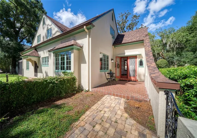 Photo 3 of Single family home for sale at 1216 Golden Ln, Orlando, FL 32804 | MLS# O6429106 | Listing updated on 2026-09-17