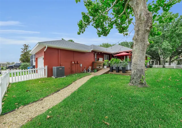 Photo 3 of Single family home for sale at 3237 Town Ave, New Port Richey, FL 34655 | MLS# W7888080 | Listing updated on 2026-08-14