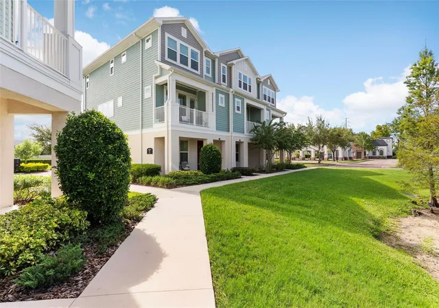 Photo 3 of Townhouse for sale at 9533 Cavendish Dr, Tampa, FL 33626 | MLS# TB8533821 | Listing updated on 2026-08-11