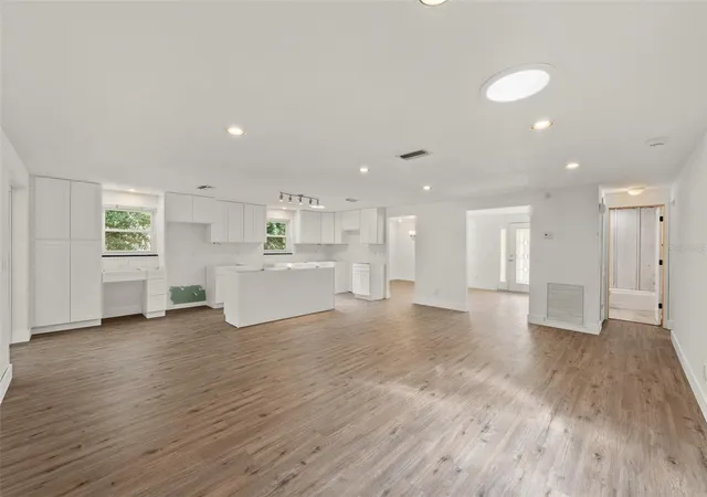 Photo 4 of Single family home for sale at 528 Lucerne Ave, Tampa, FL 33606 | MLS# TB8533828 | Listing updated on 2026-08-07