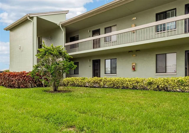 Listing Photo 4 - Condo for sale in building located at 129 Nancy Dr, OLDSMAR, FL 34677