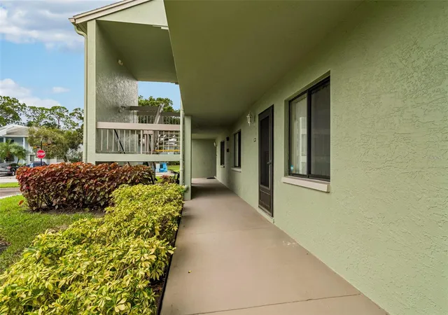 Listing Photo 5 - Condo for sale in building located at 129 Nancy Dr, OLDSMAR, FL 34677