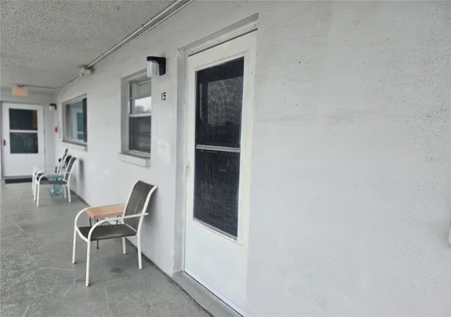 2nd image of 5356 81st St N #15, Saint Petersburg, FL 33709 | MLS# TB8533840