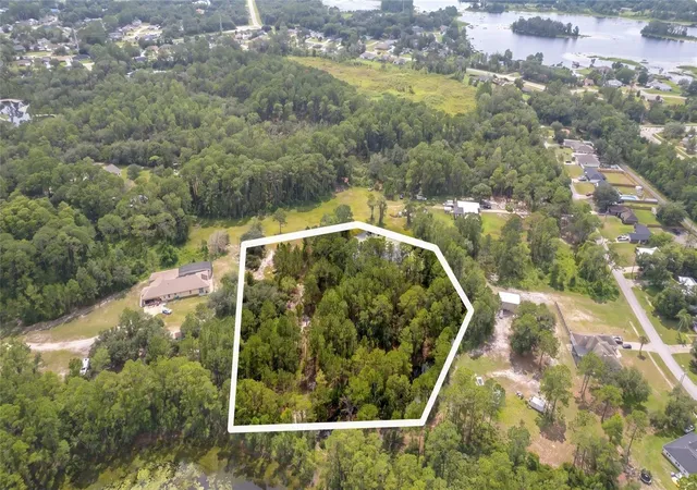 3rd image of 3106 Saint James Ave, Deltona, FL 32738 | MLS# O6429128