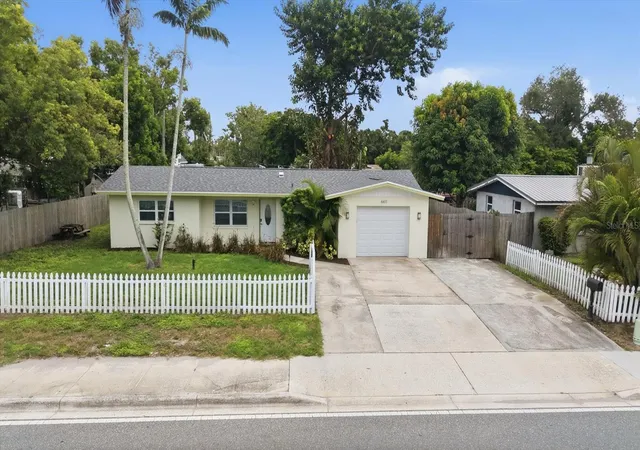 Photo 1 of Single family home for sale at 4411 Beneva Rd, Sarasota, FL 34233 | MLS# A4701433 | Listing updated on 2026-07-30