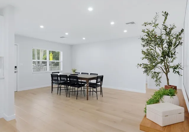 Photo 2 of Single family home for sale at 4411 Beneva Rd, Sarasota, FL 34233 | MLS# A4701433 | Listing updated on 2026-07-30