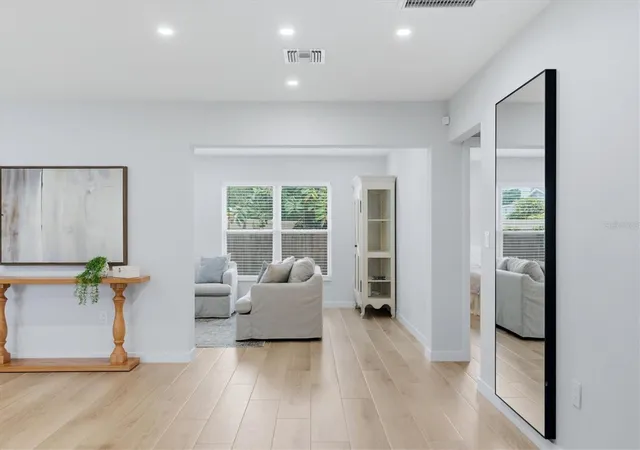 Photo 4 of Single family home for sale at 4411 Beneva Rd, Sarasota, FL 34233 | MLS# A4701433 | Listing updated on 2026-07-30