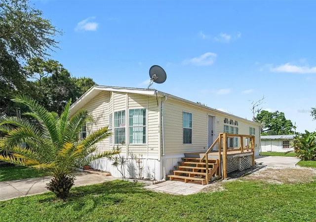3rd image of 4928 Elizabeth Ave, Sarasota, FL 34233 | MLS# A4701438