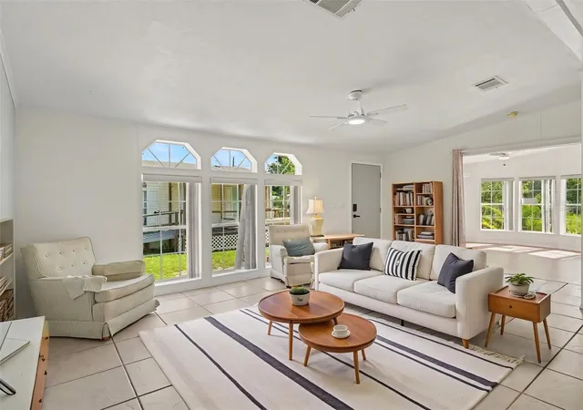 4th image of 4928 Elizabeth Ave, Sarasota, FL 34233 | MLS# A4701438
