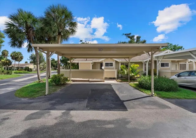 2nd image of 3001 Seawind Cir #10C, Venice, FL 34293 | MLS# A4701444